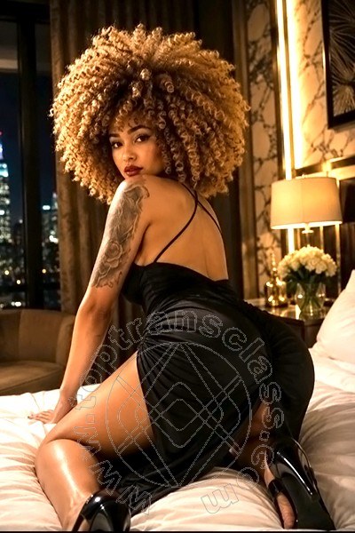 <b>MILANO (Zona Piazza Firenze)</b><BR>
<BR>
Una vera Dea del piacere, dolce e sensuale, una vera peperina sexy, amante del piacere in tutte le sue... Stella Ricci MILANO 3295563971